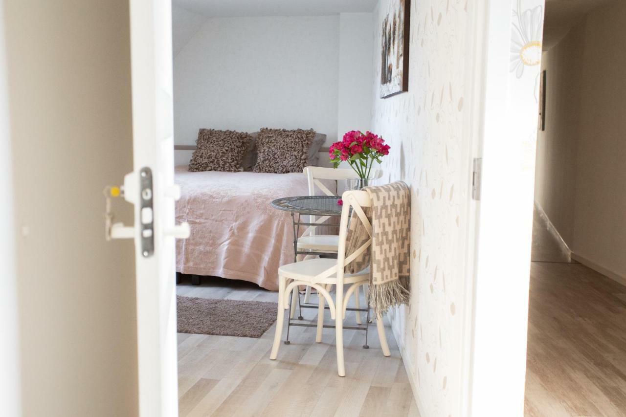 Suviste Guesthouse Kuressaare Extérieur photo