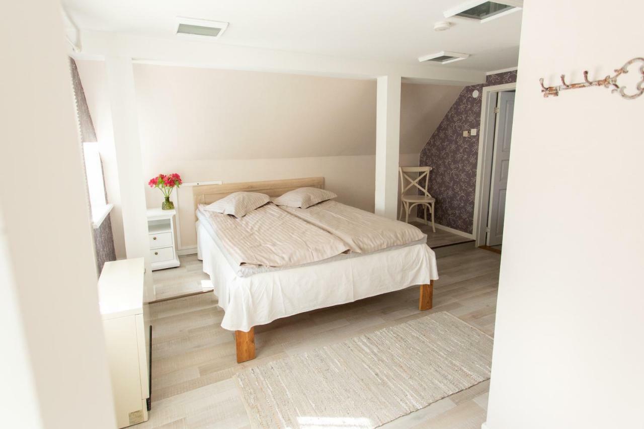 Suviste Guesthouse Kuressaare Extérieur photo