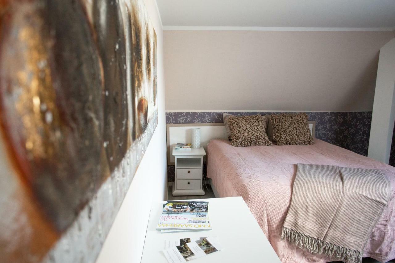 Suviste Guesthouse Kuressaare Extérieur photo